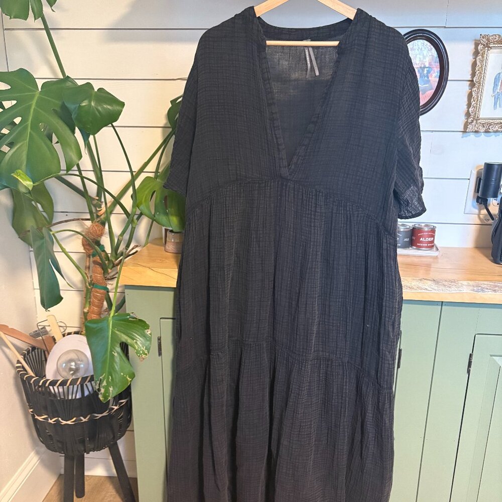 Anthropologie black gauze midi dress 🤍 Large